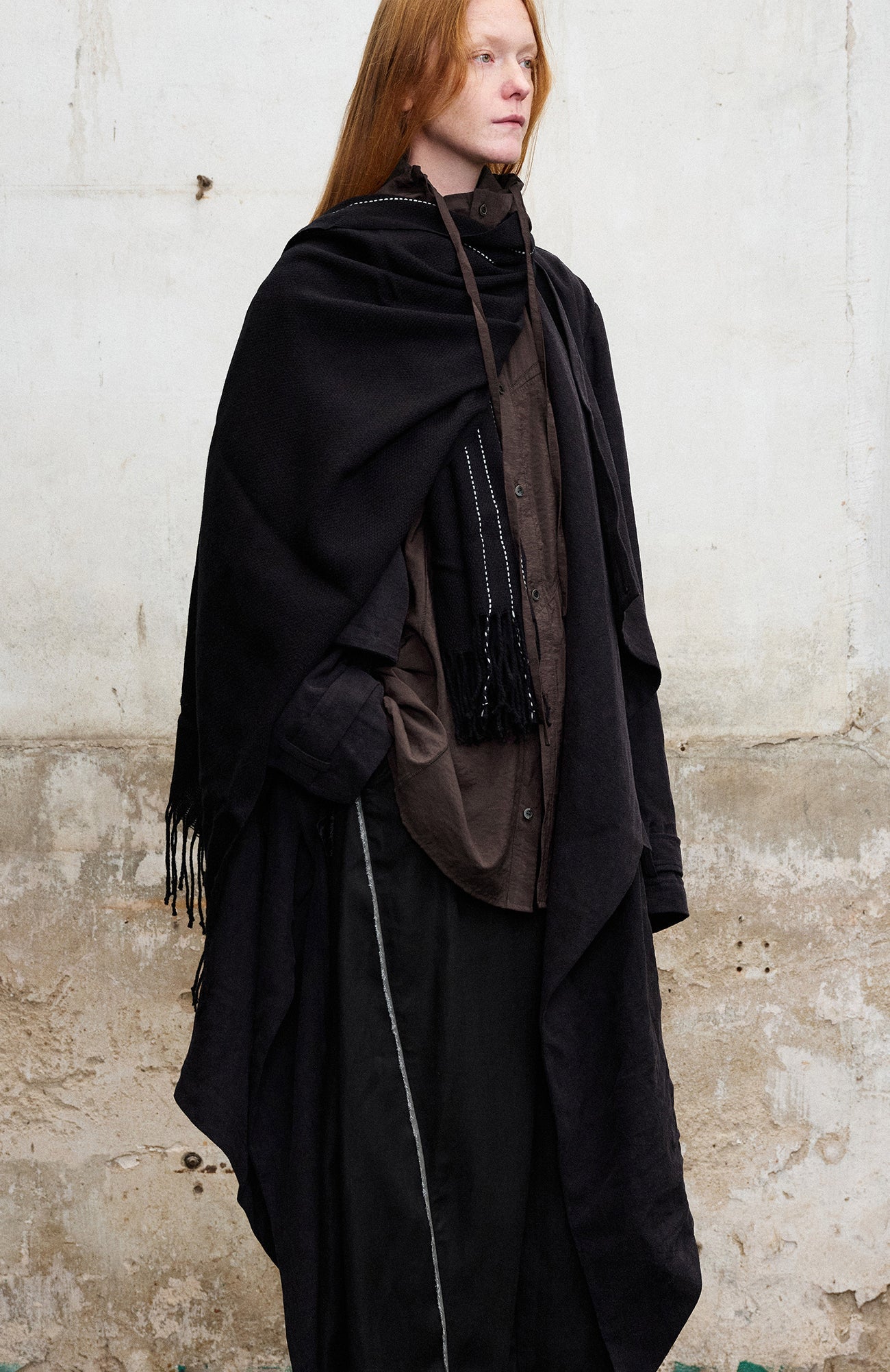 Contrast-Seam Curved Pants