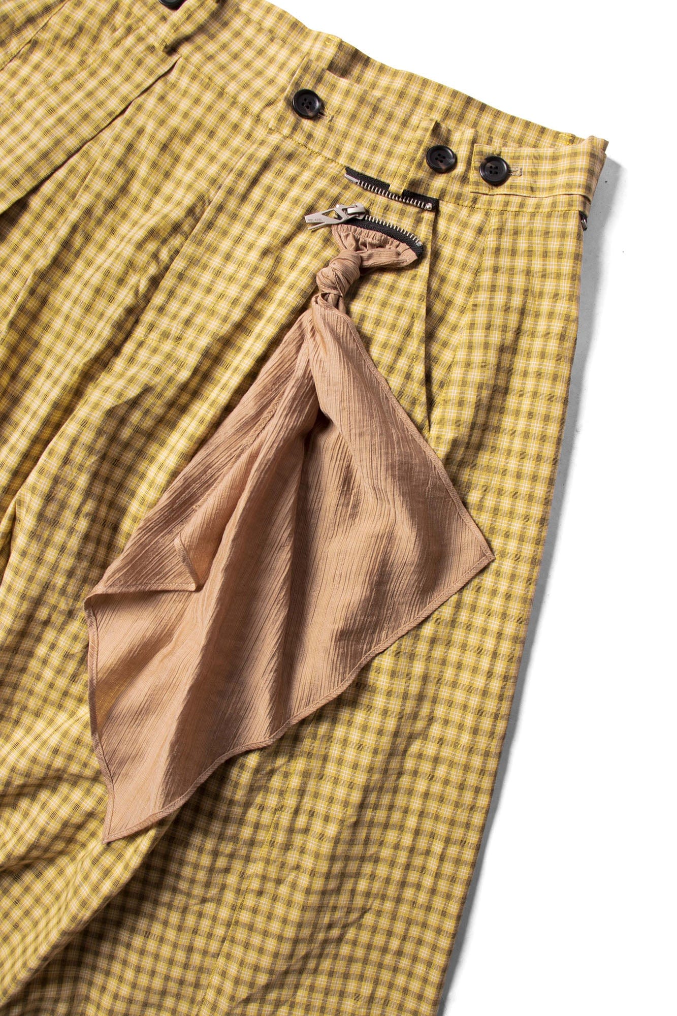 Detachable Scarf Grid Pleated Shorts