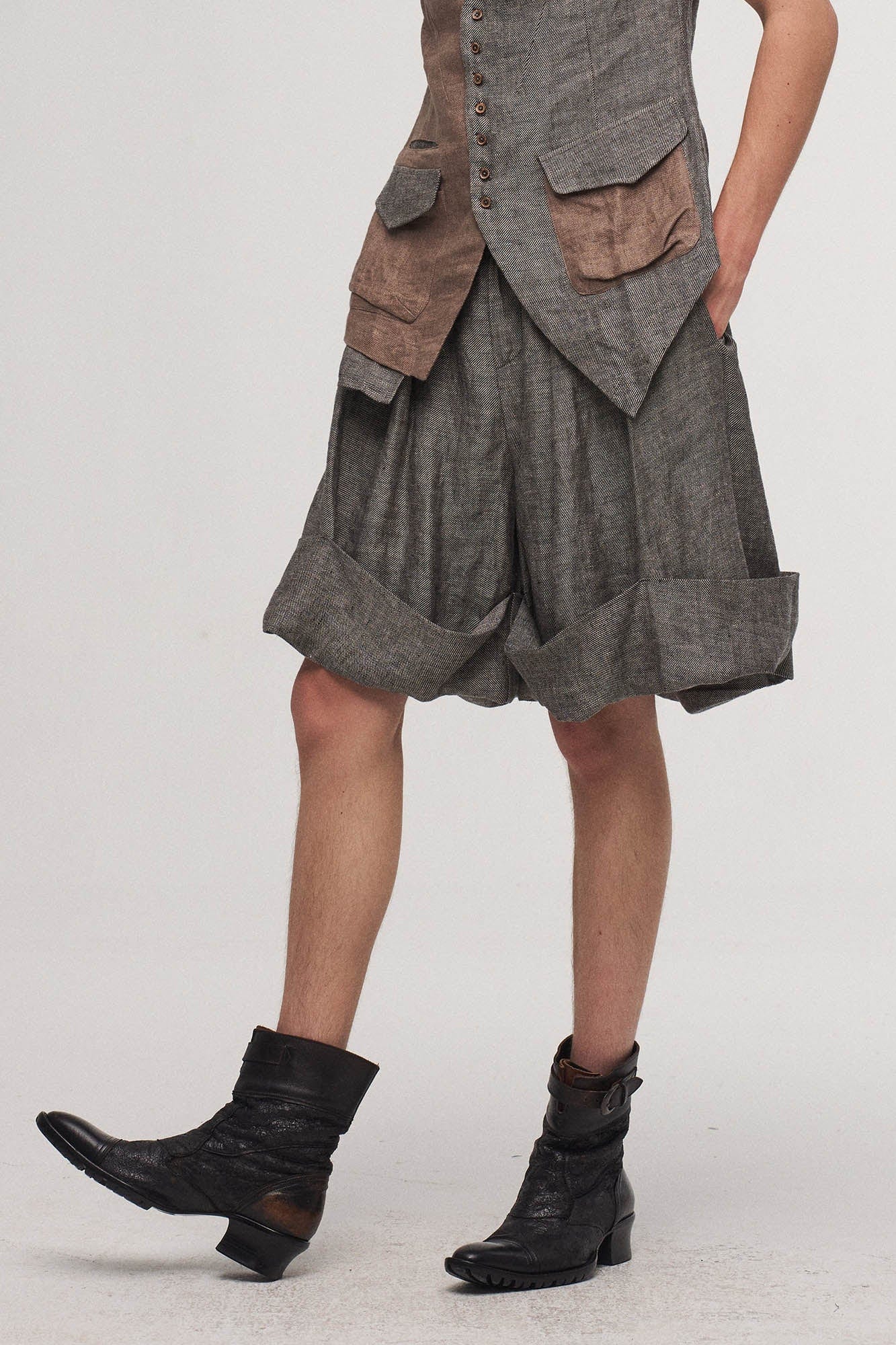 Crinkled Fold-Hem Pleated Linen Shorts