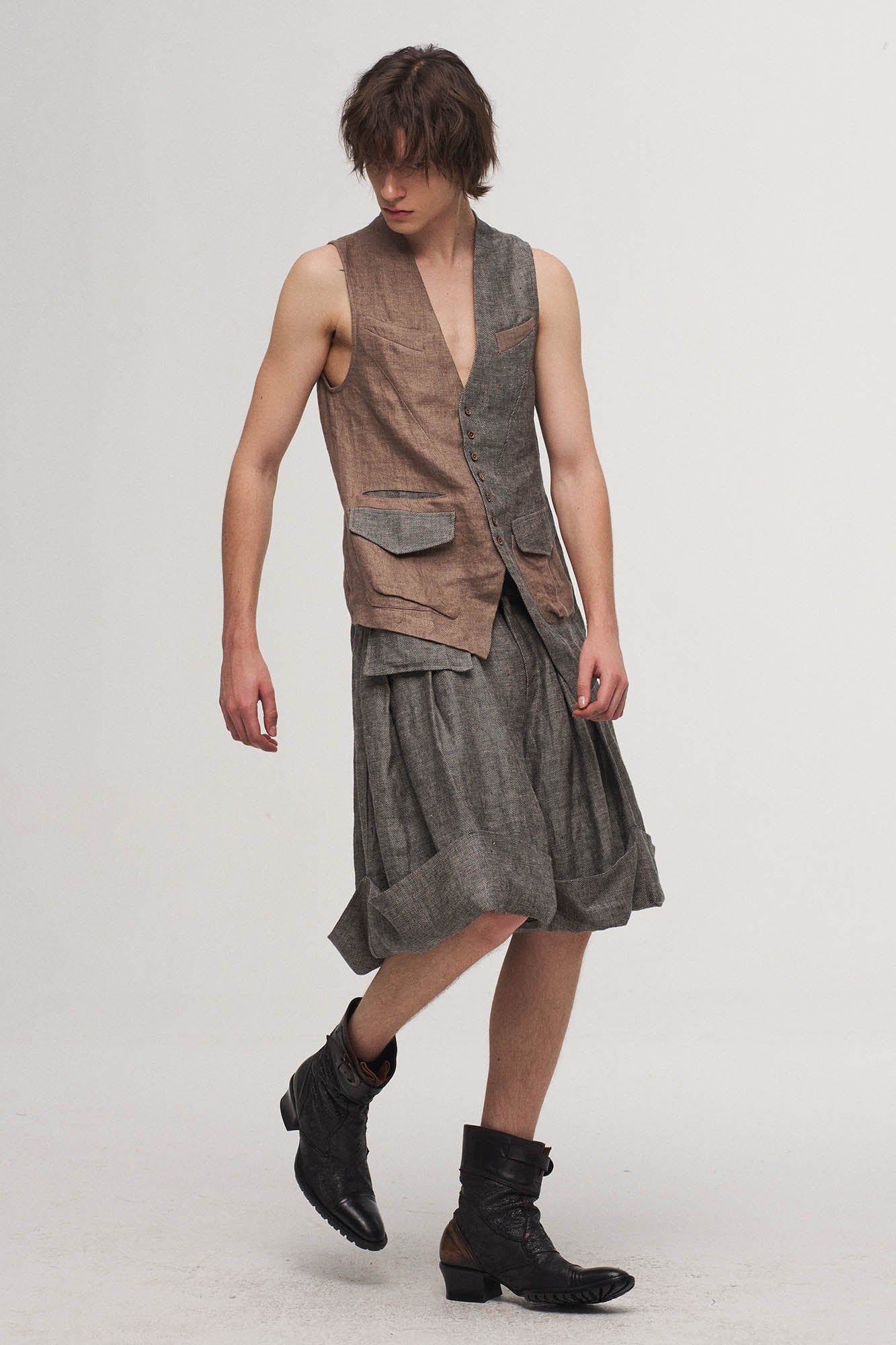 Crinkled Fold-Hem Pleated Linen Shorts