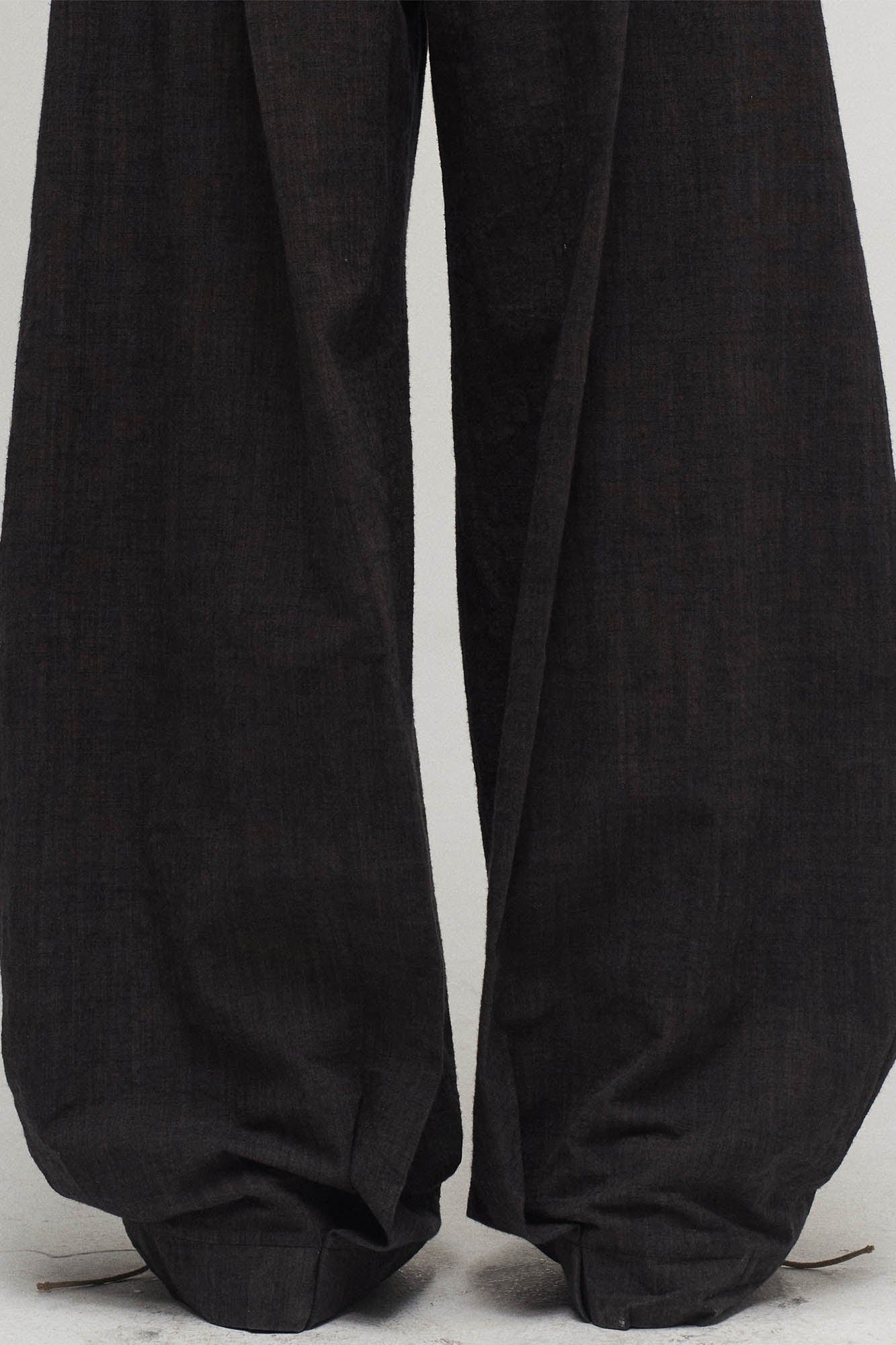 Pleated Curved Oversized Pants