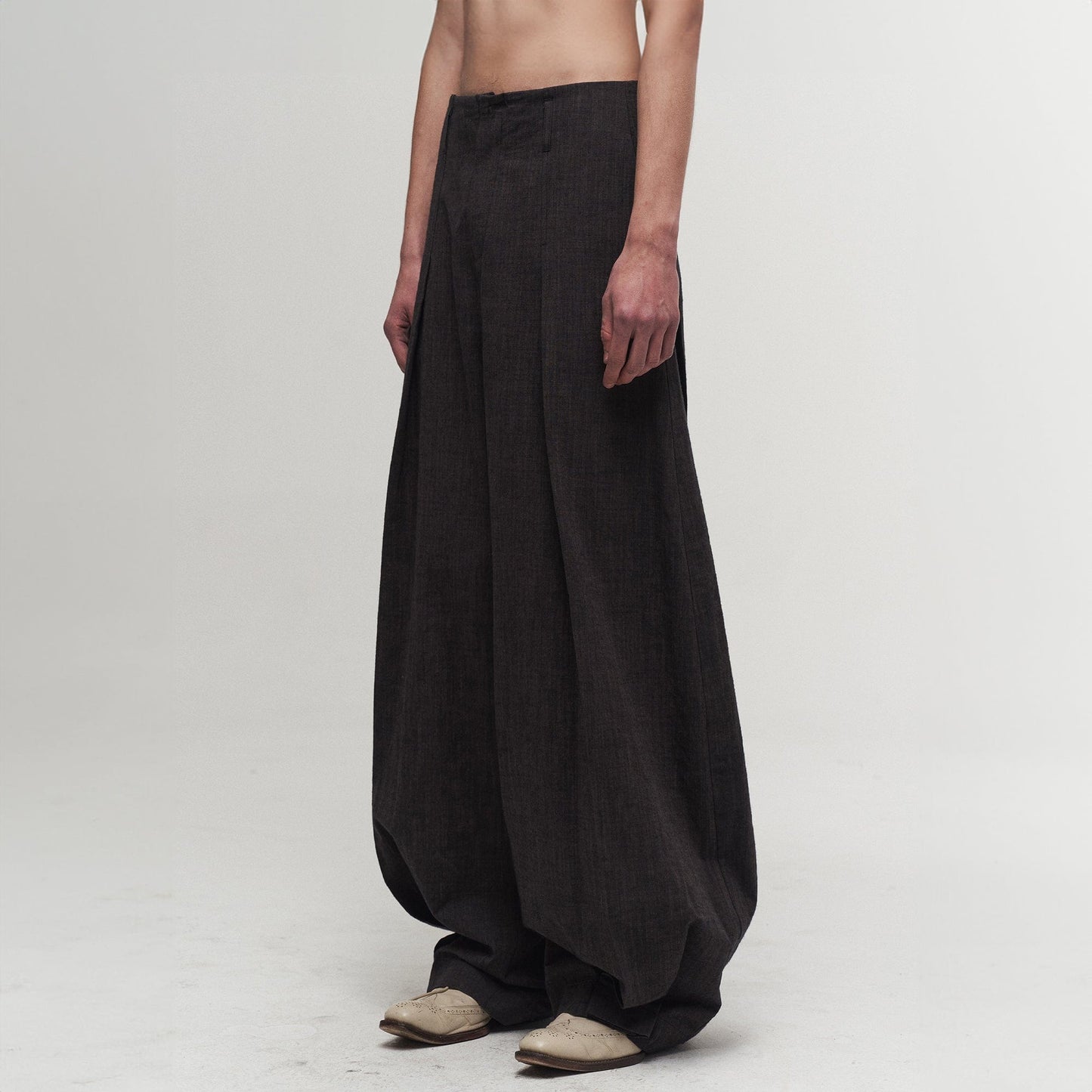 Pleated Curved Oversized Pants