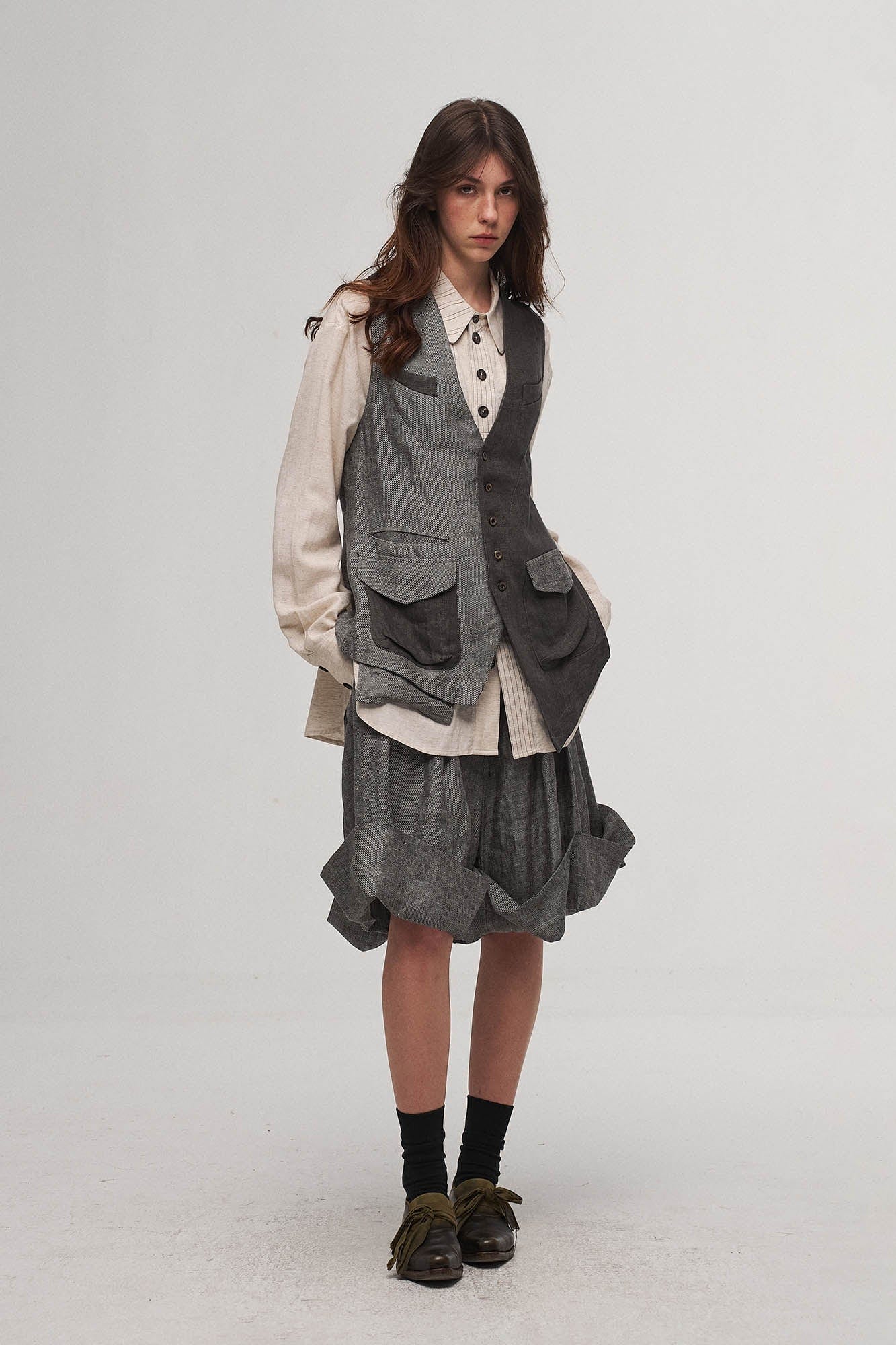 Crinkled Fold-Hem Pleated Linen Shorts