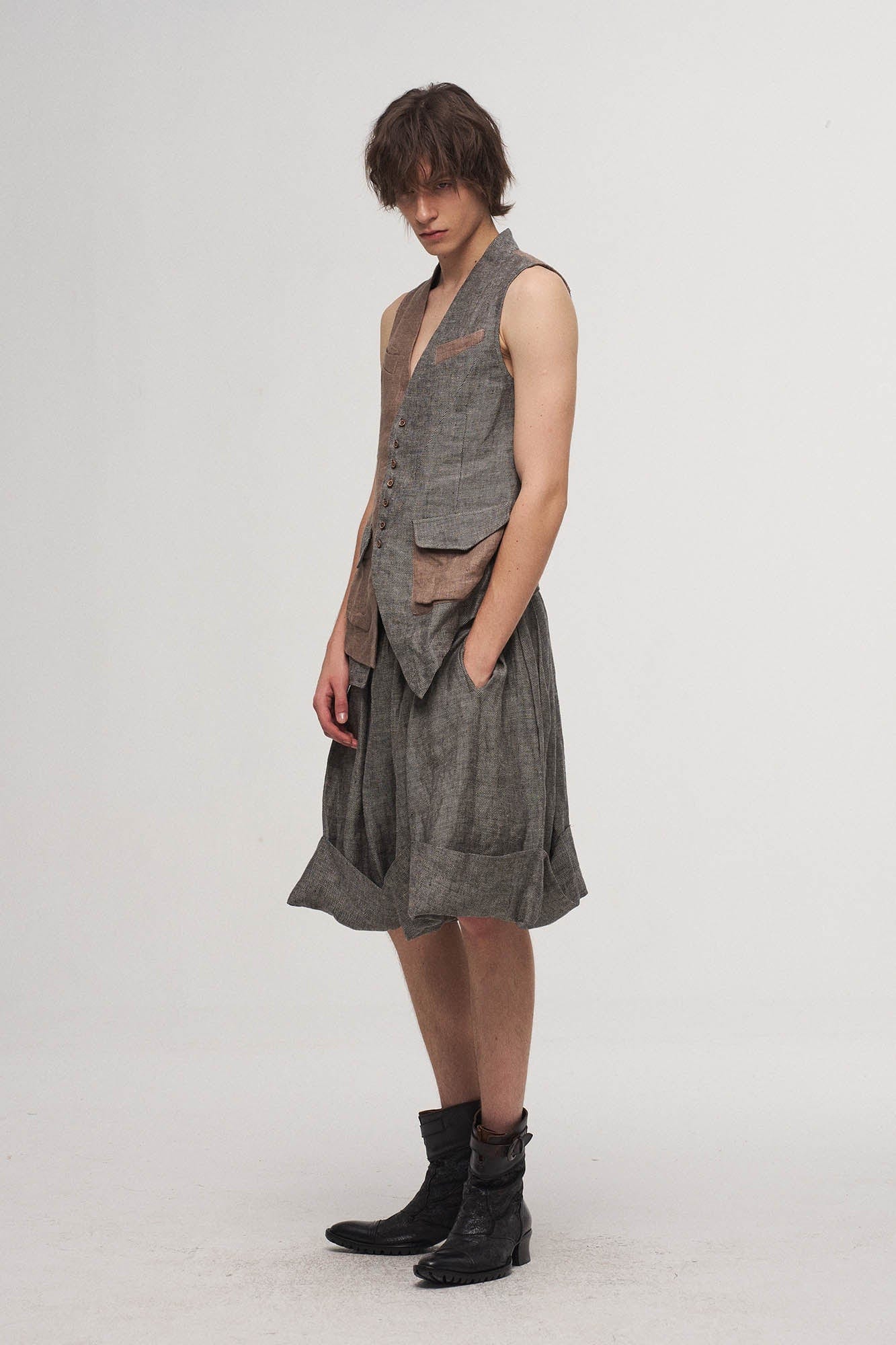 Crinkled Fold-Hem Pleated Linen Shorts