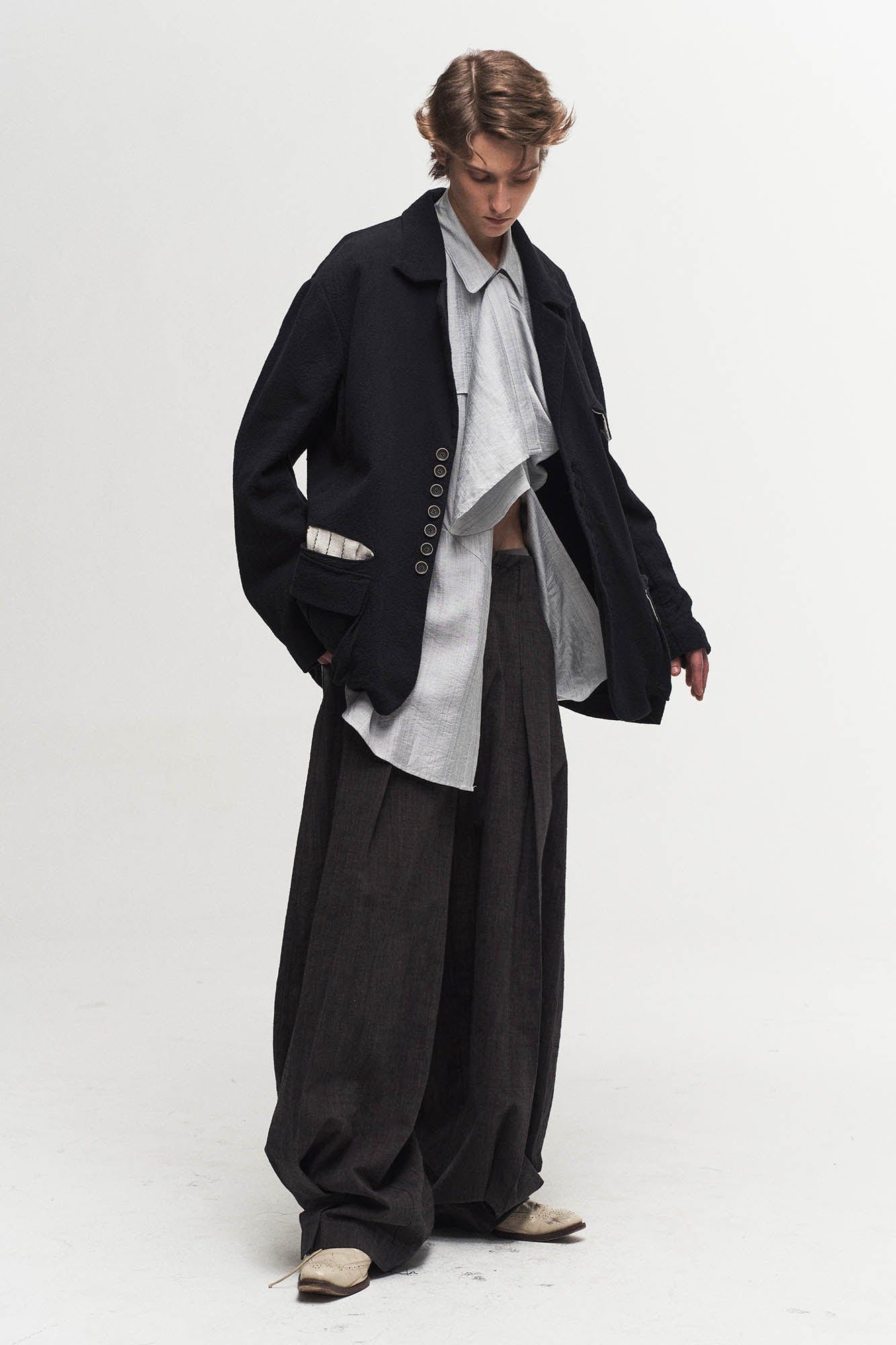 Pleated Curved Oversized Pants