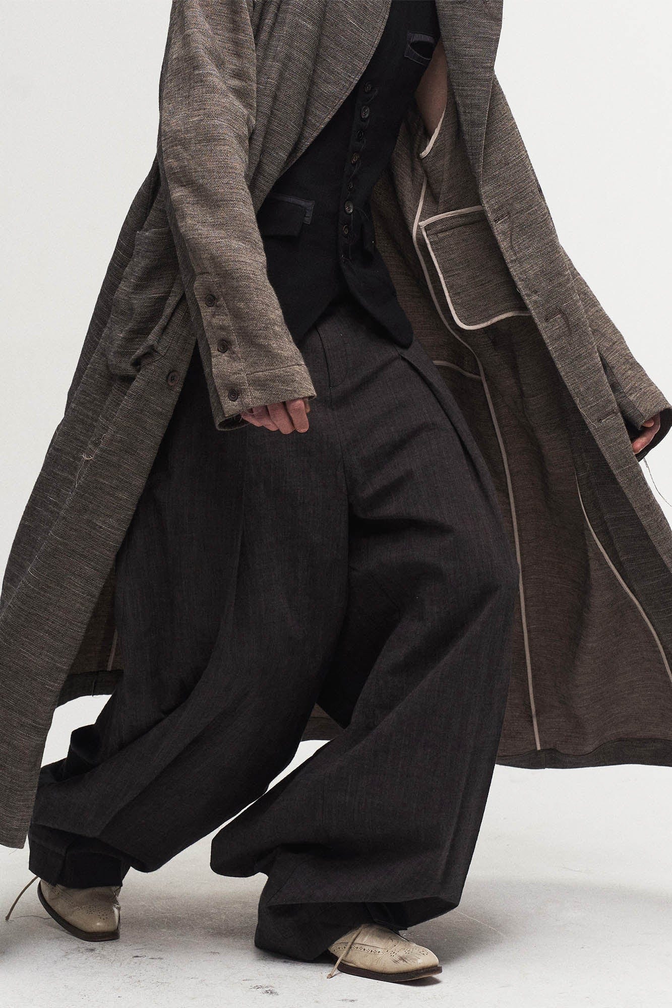 Pleated Curved Oversized Pants