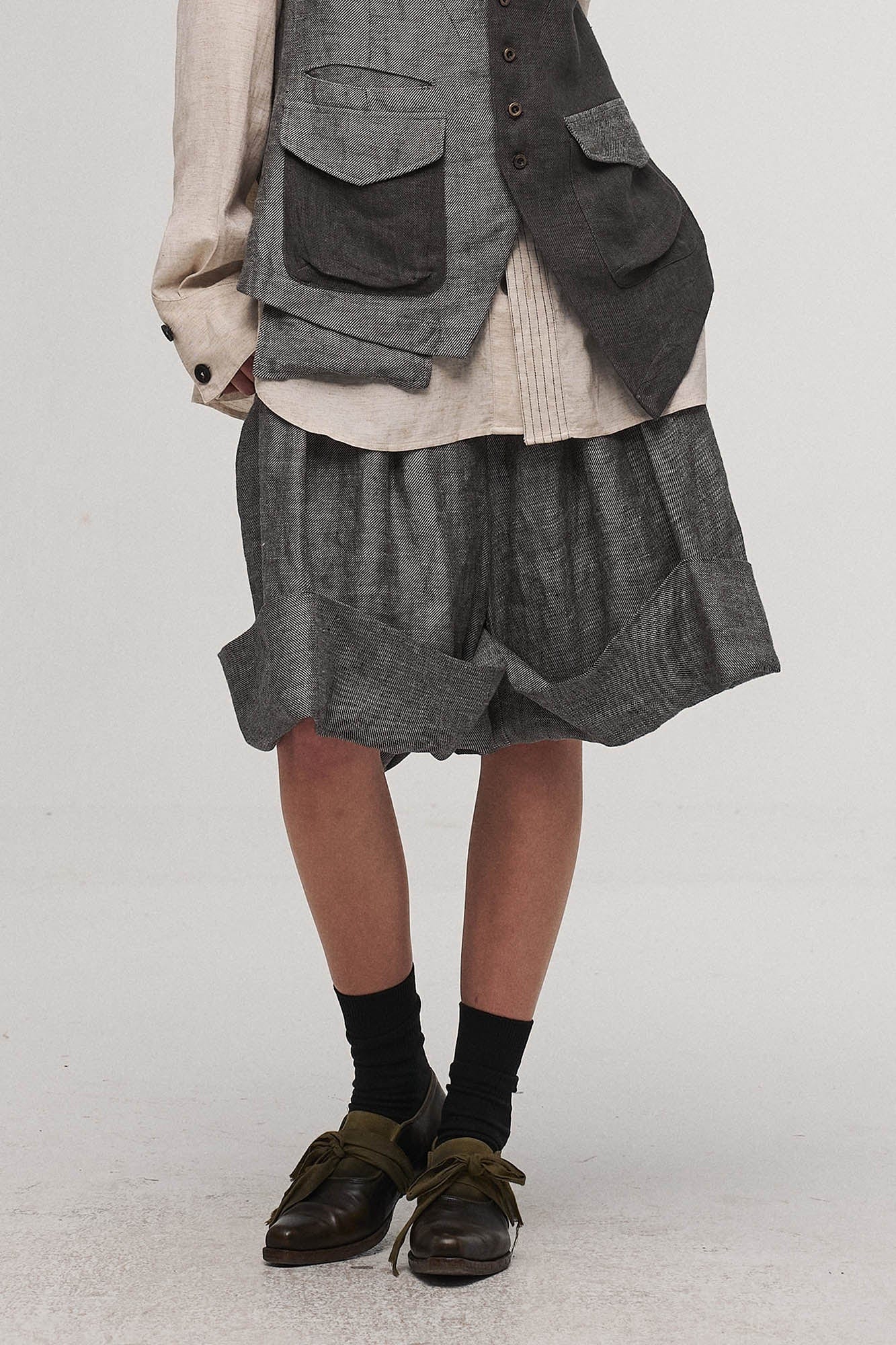 Crinkled Fold-Hem Pleated Linen Shorts