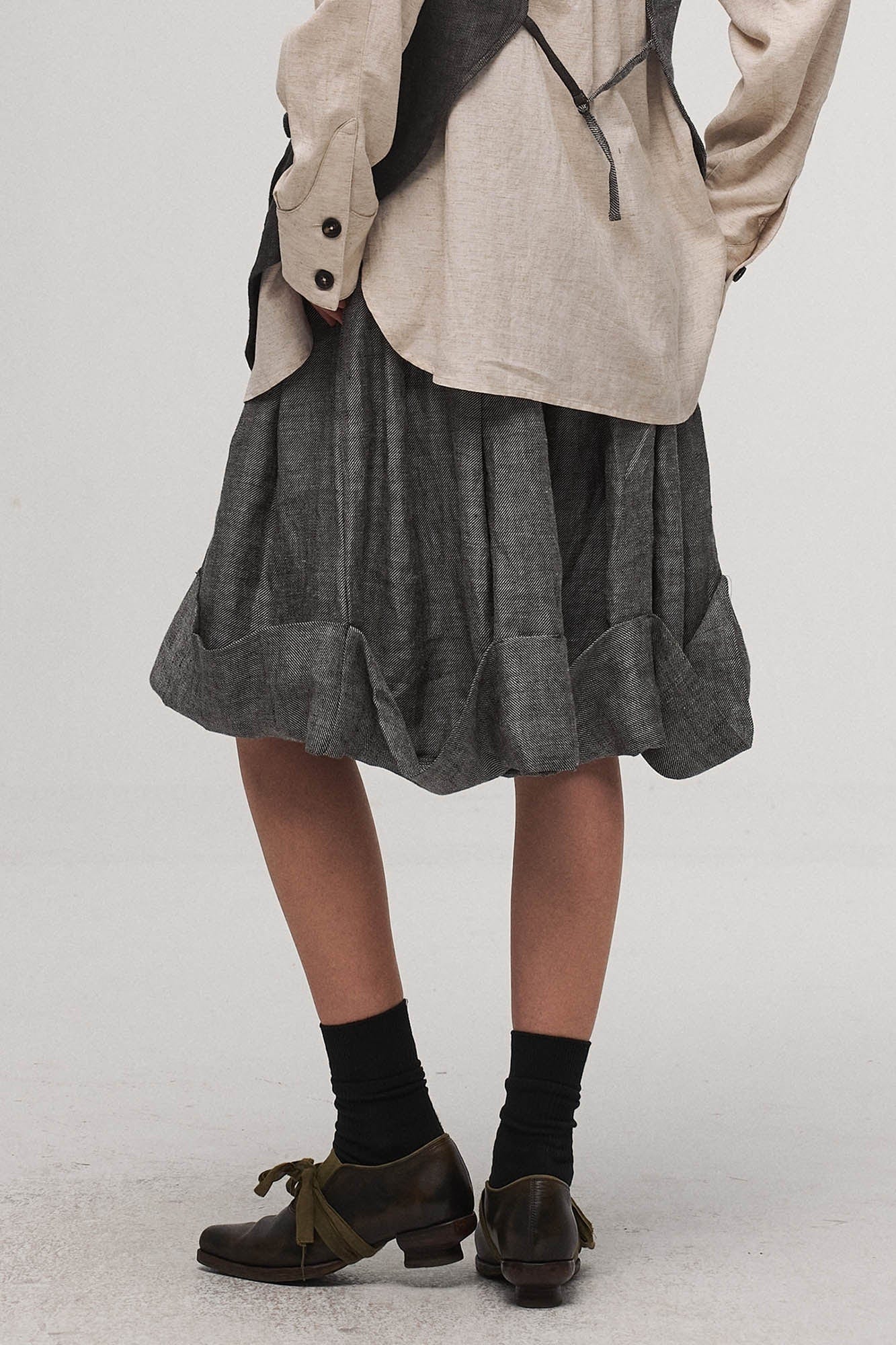 Crinkled Fold-Hem Pleated Linen Shorts