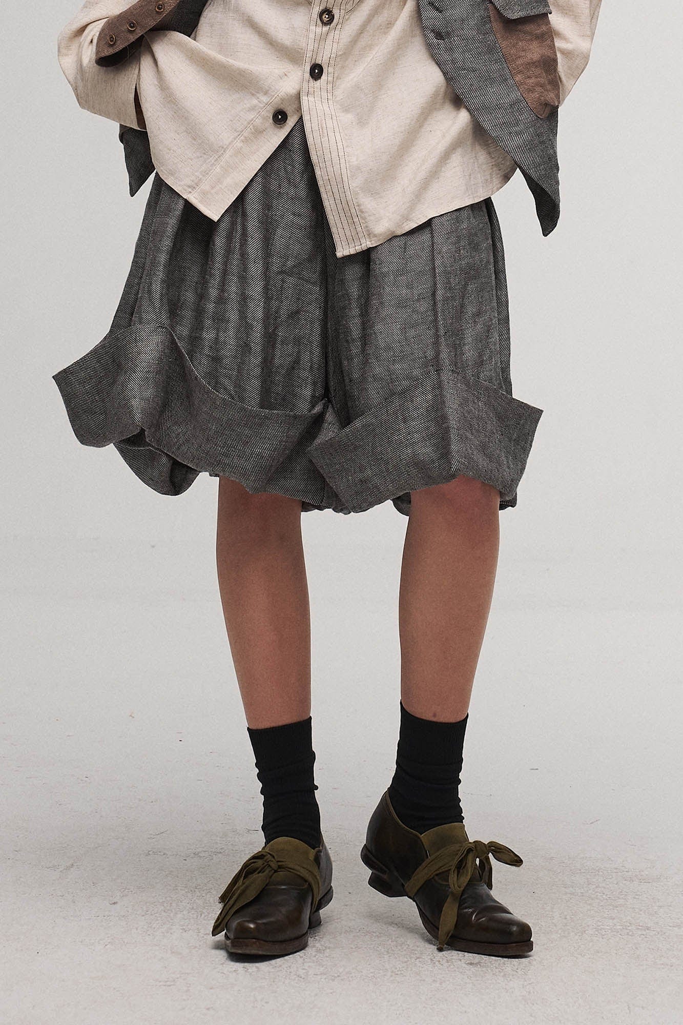 Crinkled Fold-Hem Pleated Linen Shorts