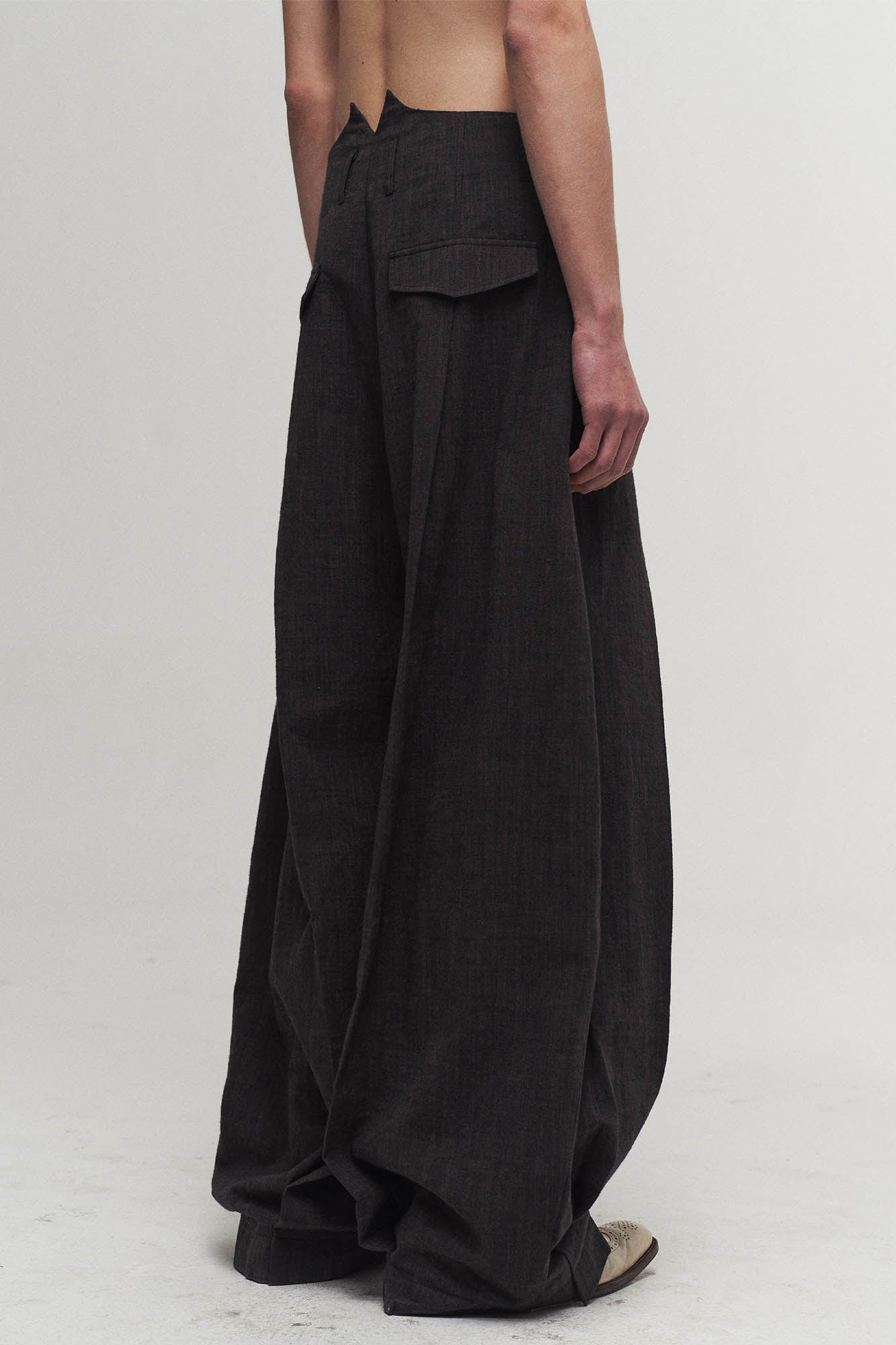 Pleated Curved Oversized Pants