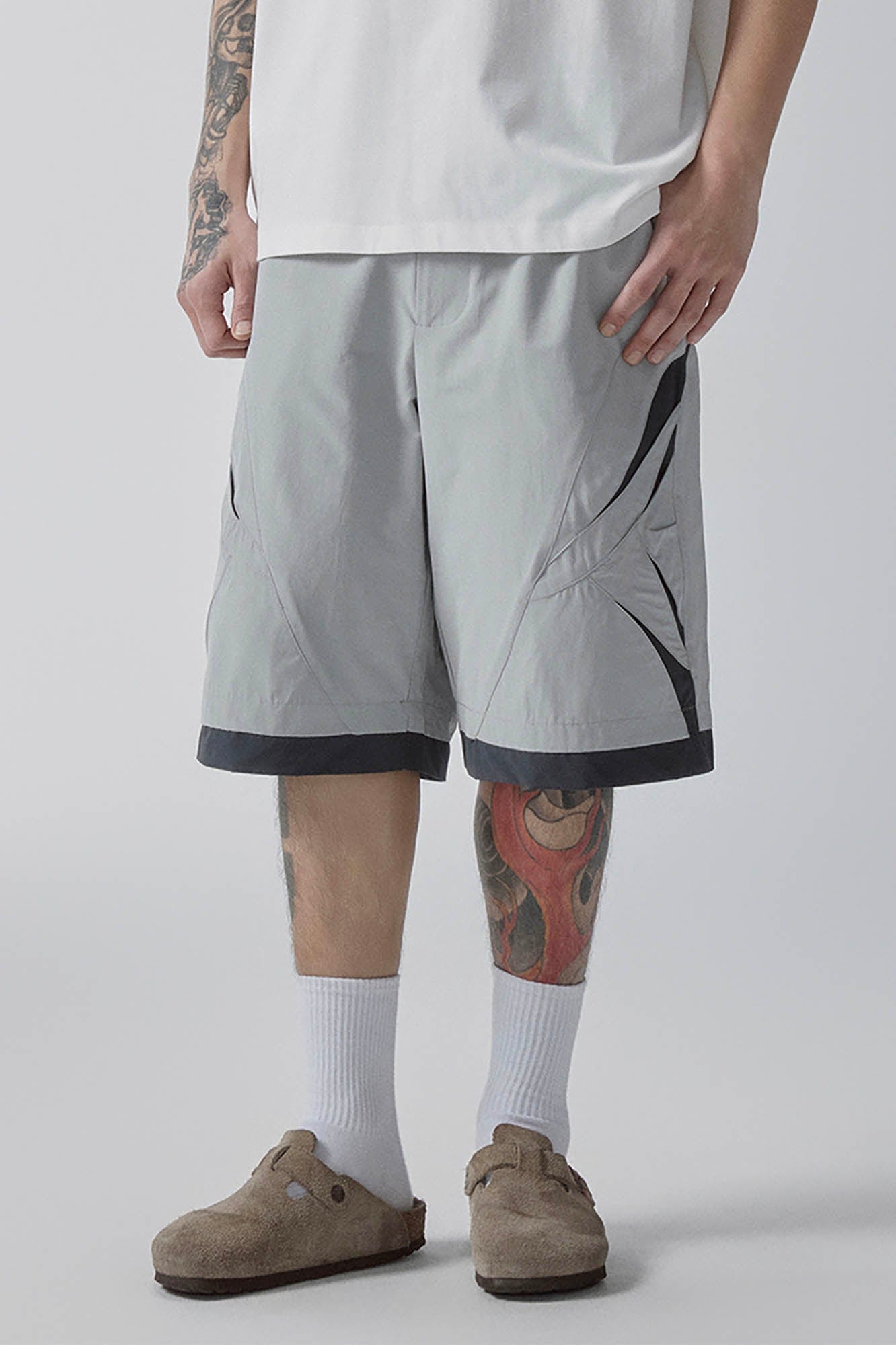 Contrast Panel Cut-Out Knee Shorts