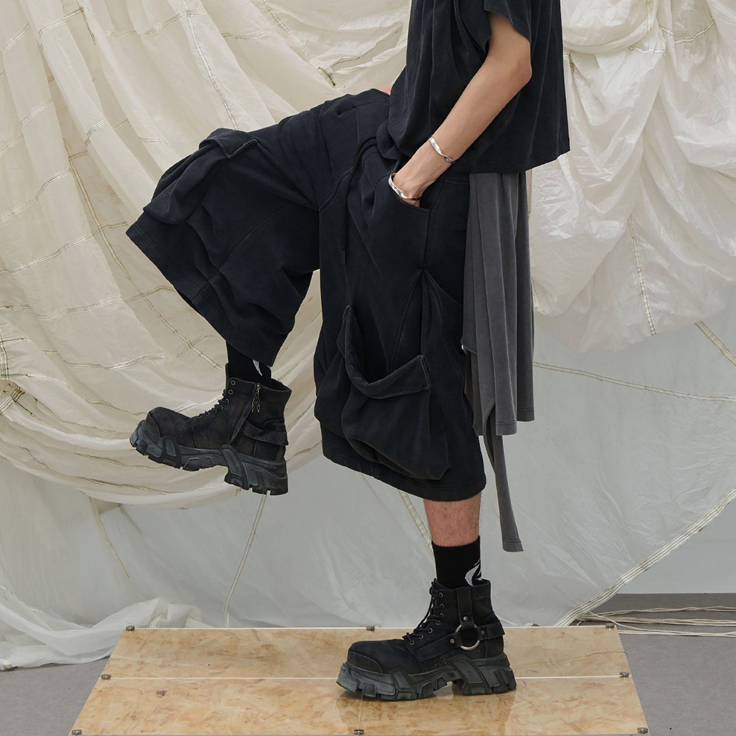 Detachable Drape Multi-Pocket Drawstring Shorts