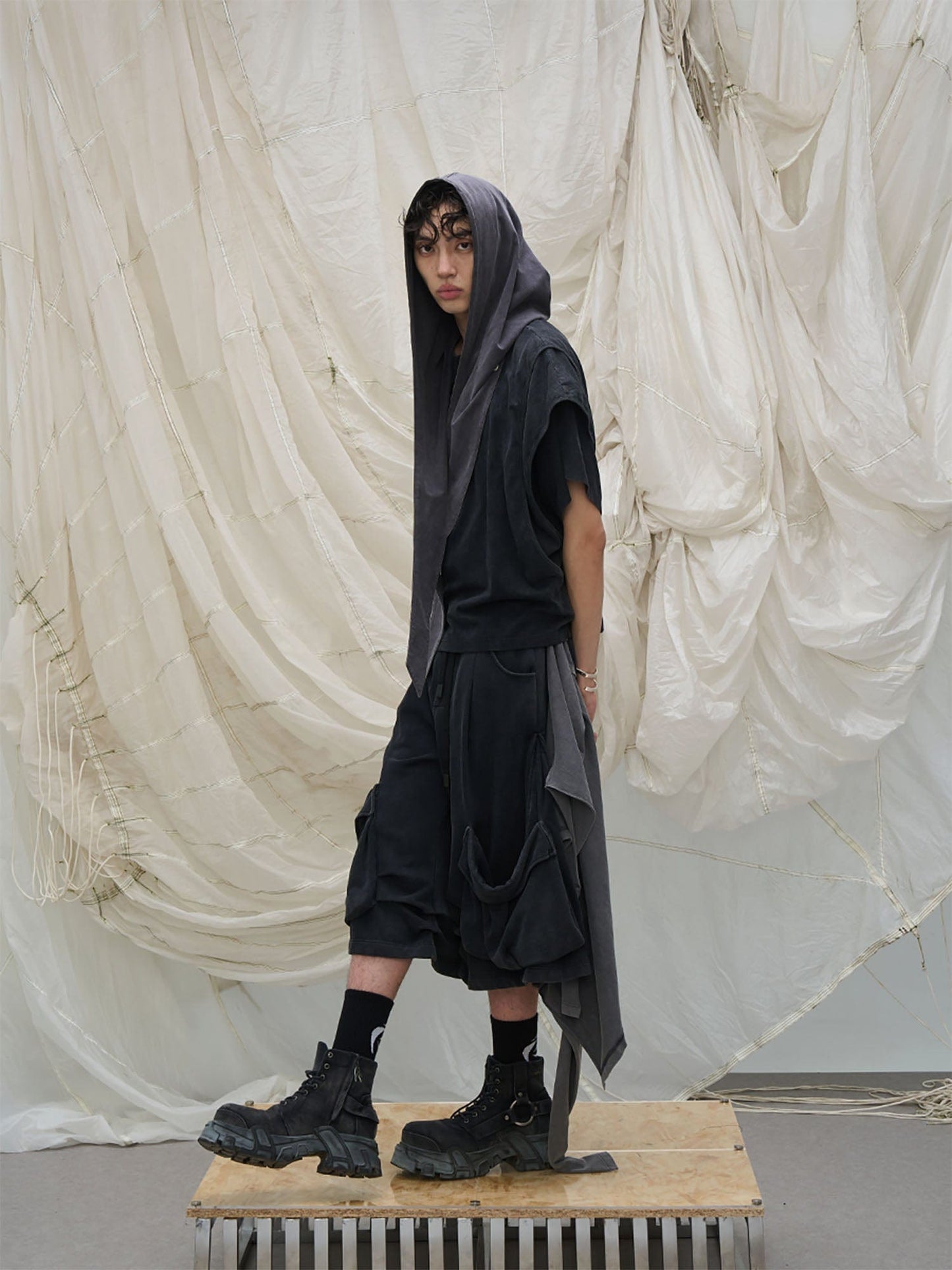 Detachable Drape Multi-Pocket Drawstring Shorts