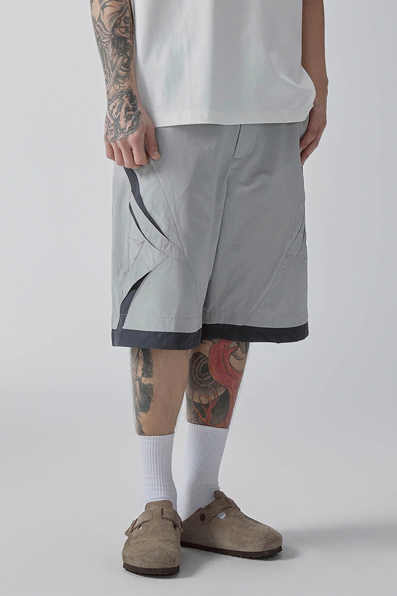 Contrast Panel Cut-Out Knee Shorts