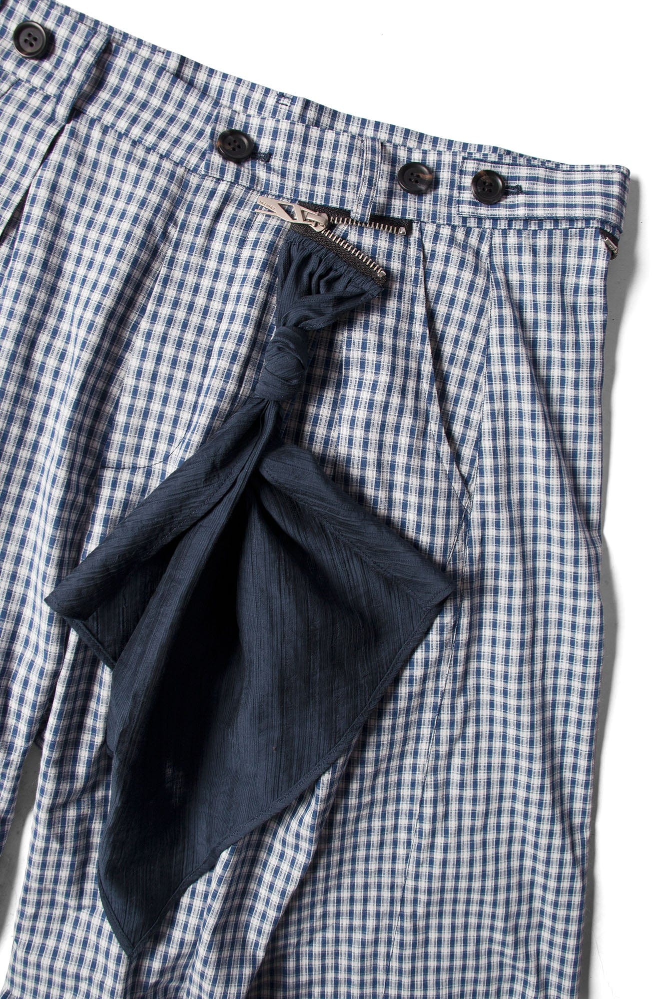 Detachable Scarf Grid Pleated Shorts