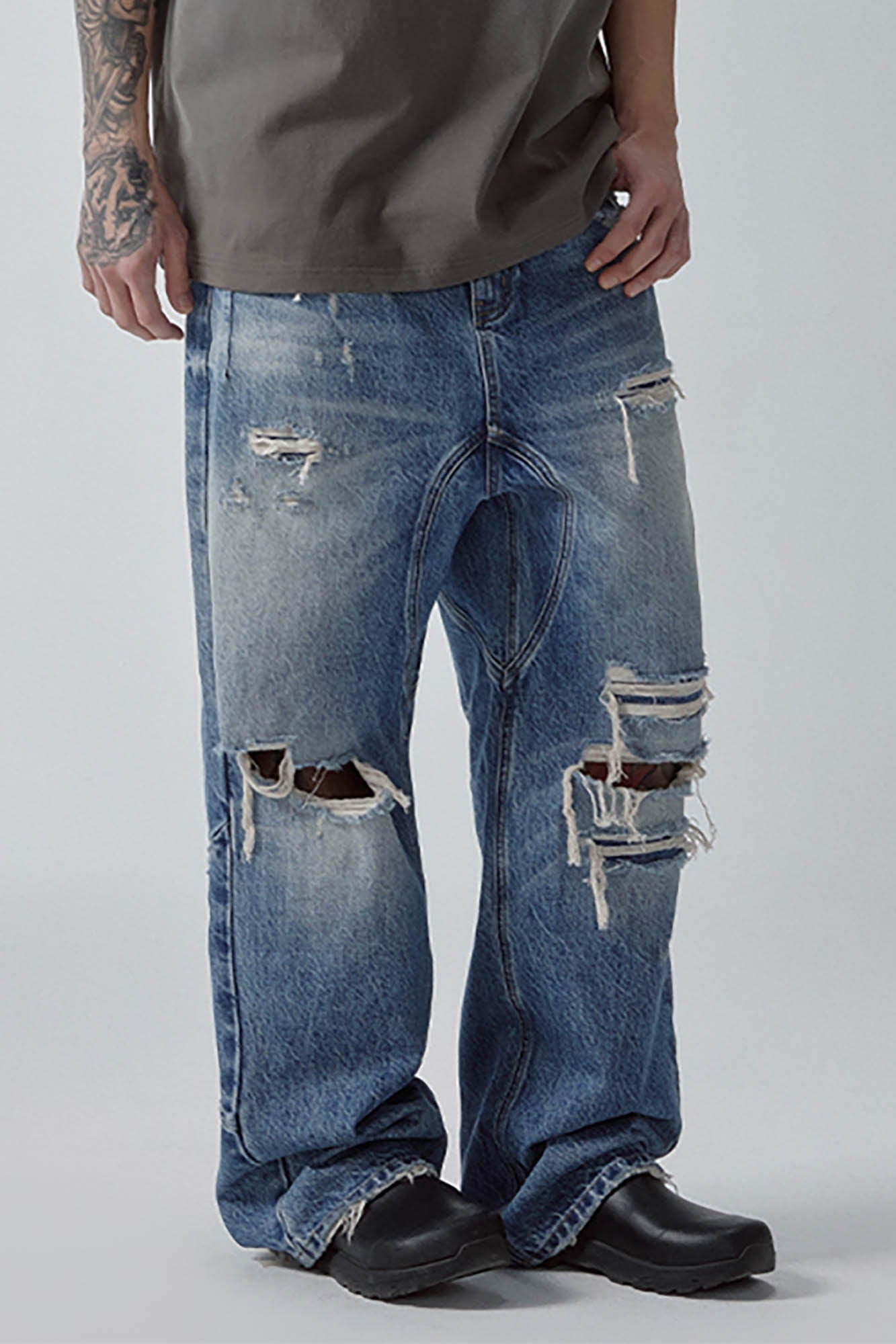 Ripped Curved Spliced Jeans