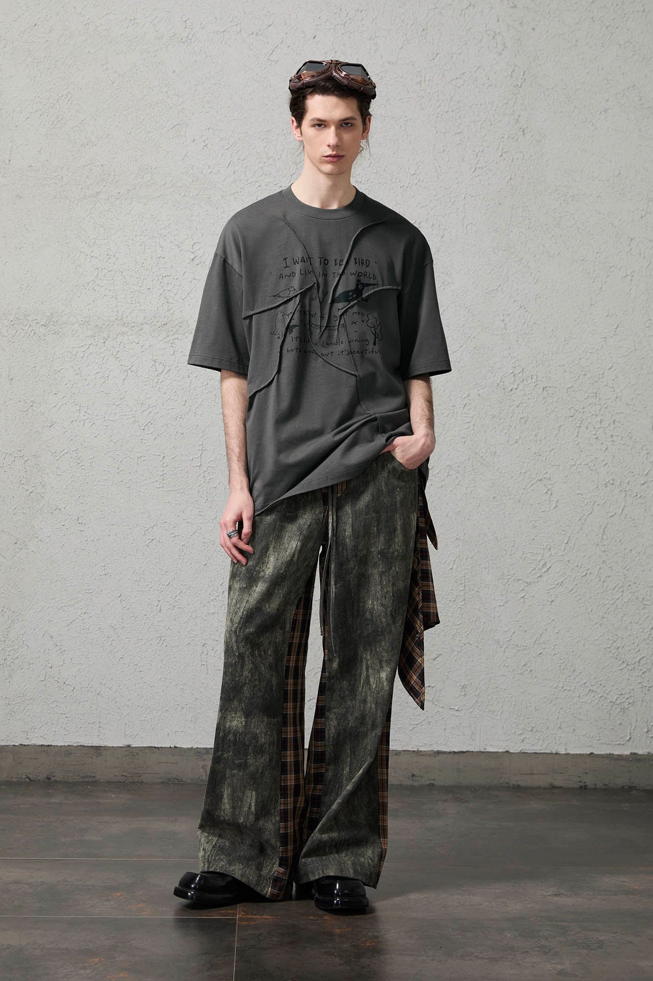 Asymmetrical Pleated Script Graphic T-Shirt